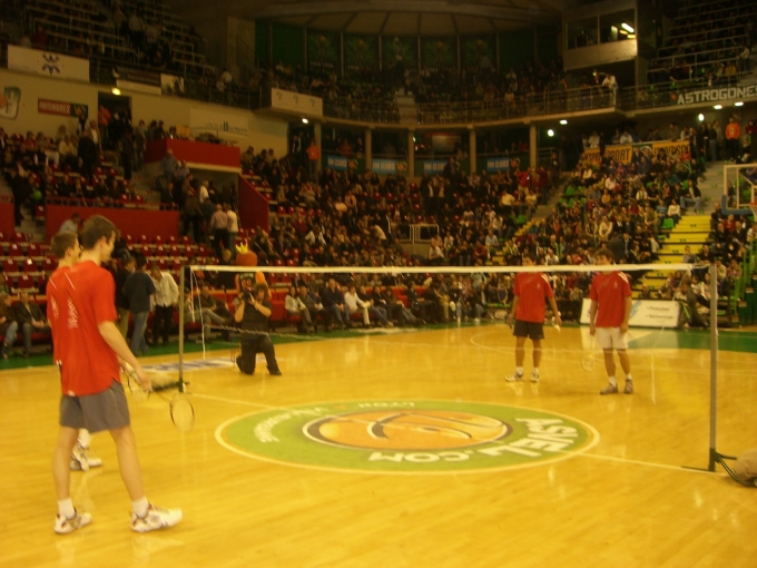 Exhibition devant 5600 spectateurs